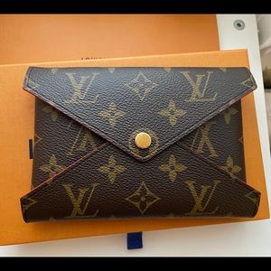 💜💜Louis Vuitton Kirigami- Medium Pochette